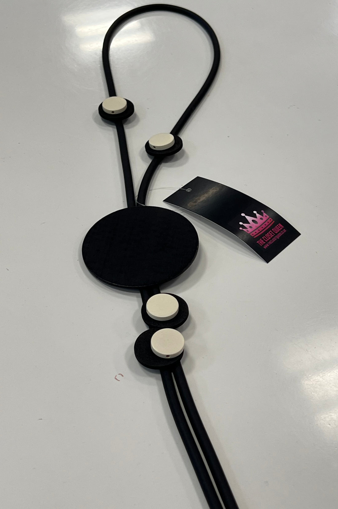 Cinq Dot Necklace