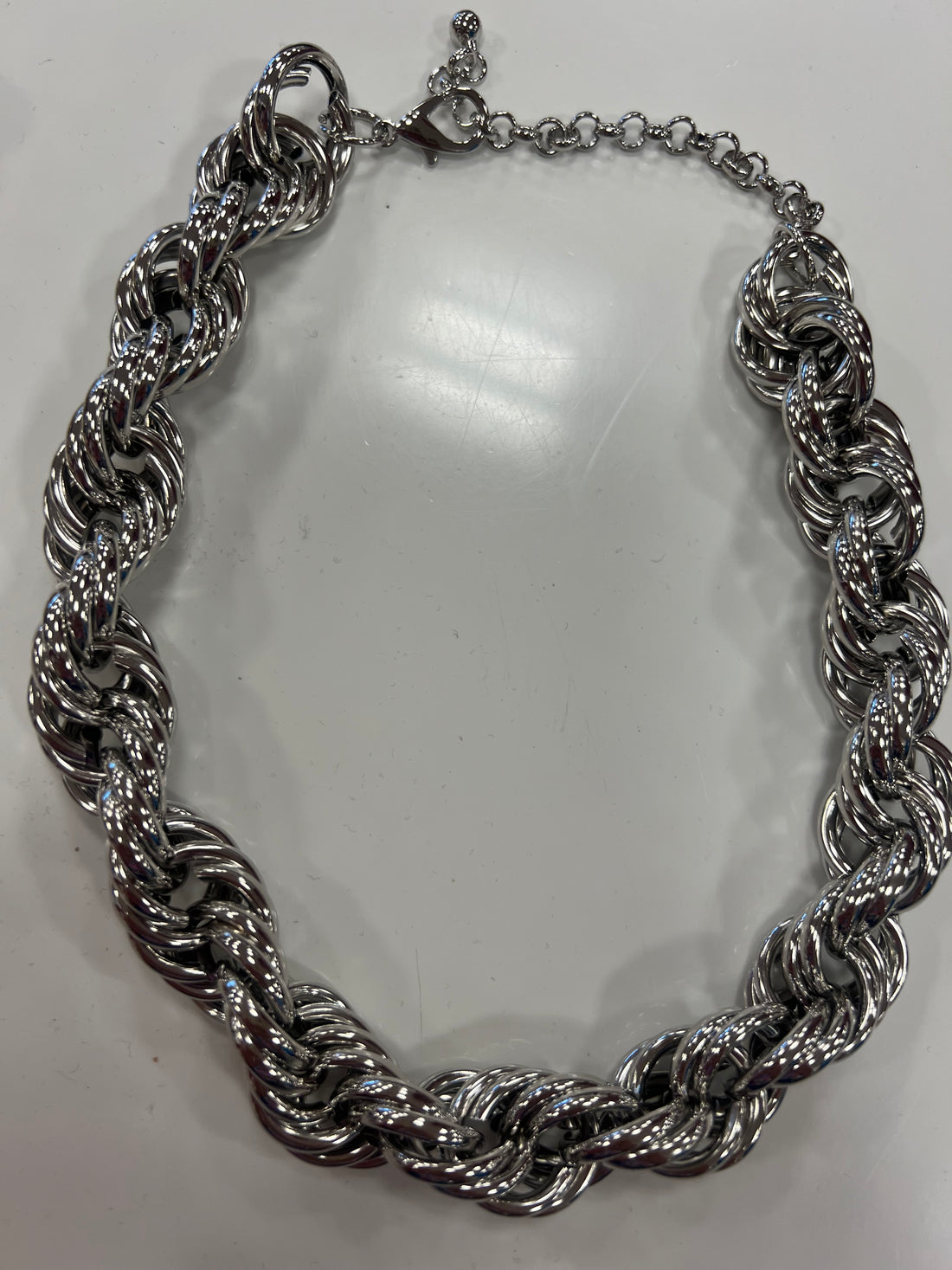 Twist link necklace