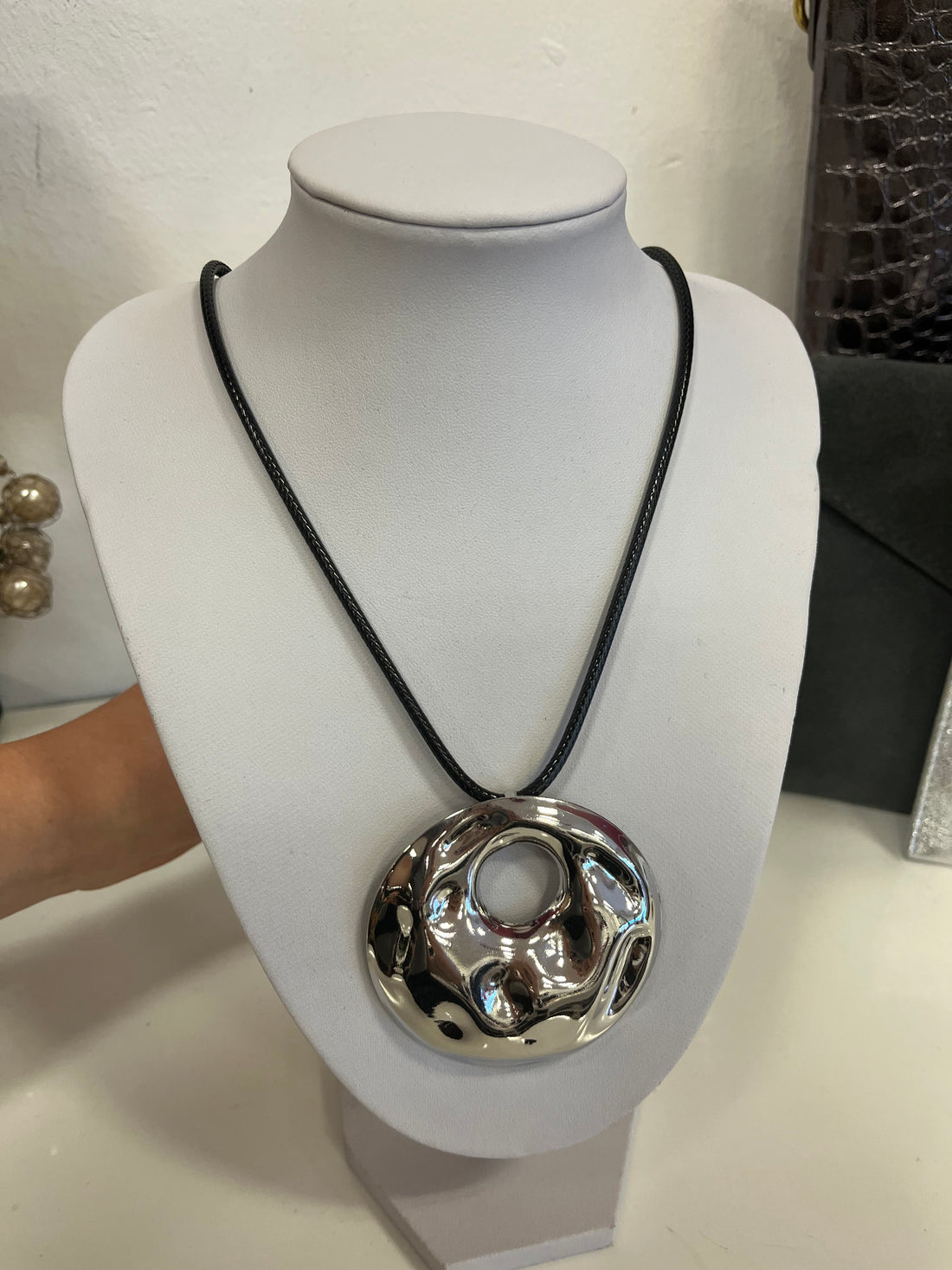 Dint Round Necklace