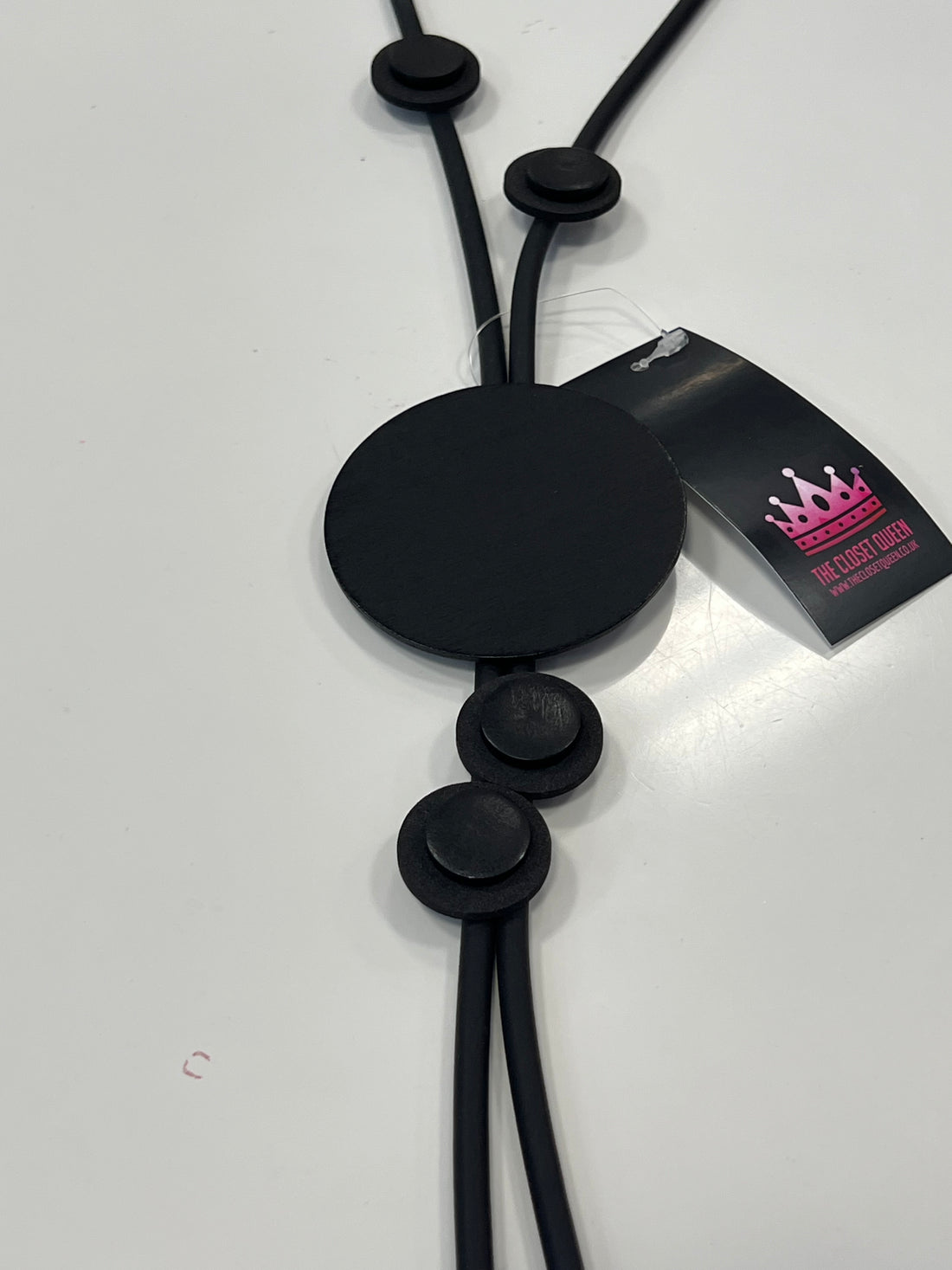 Cinq Dot Necklace