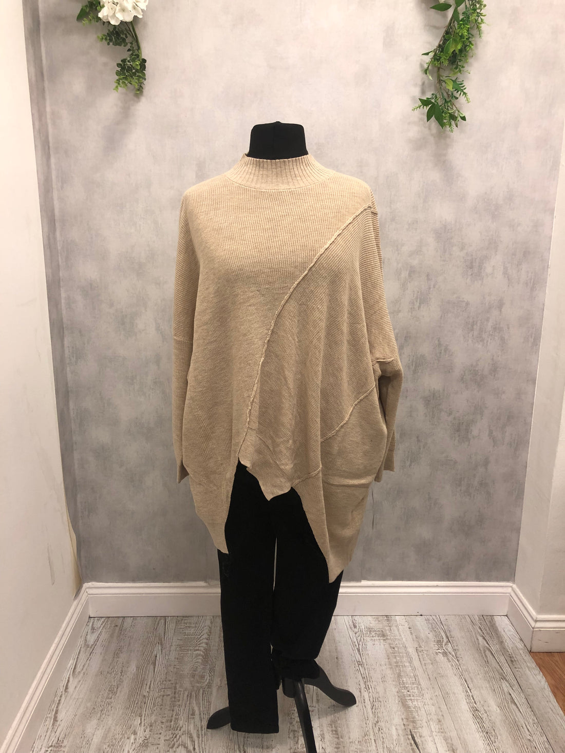 Fan Neck Rib Jumper