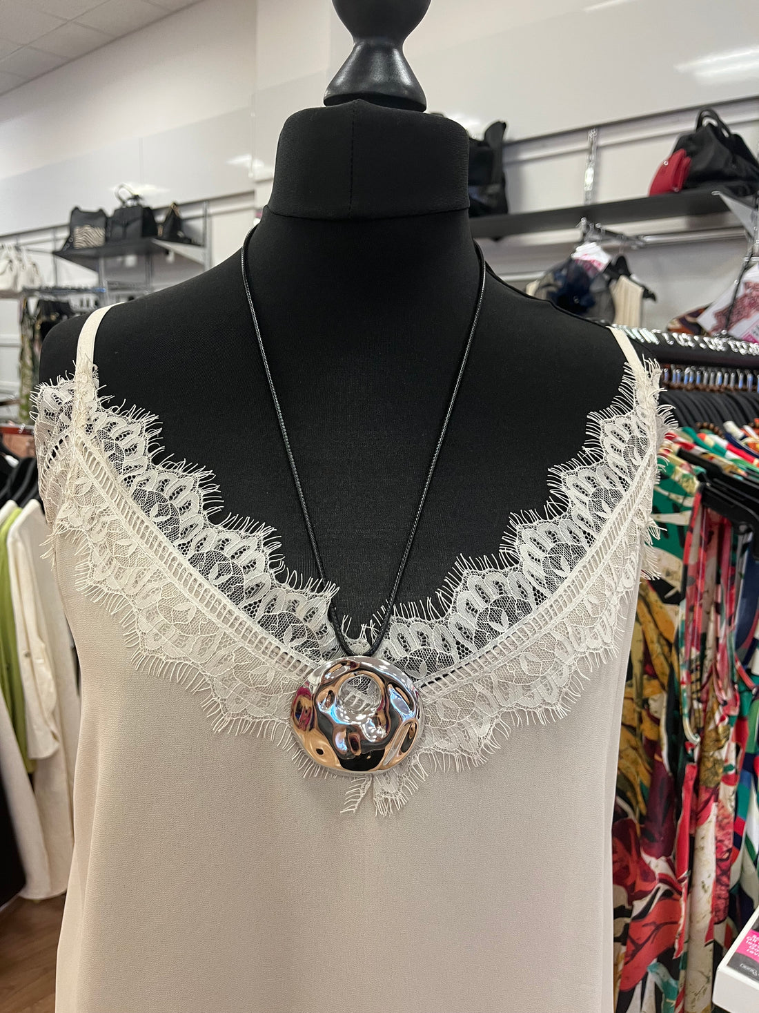 Dint Round Necklace