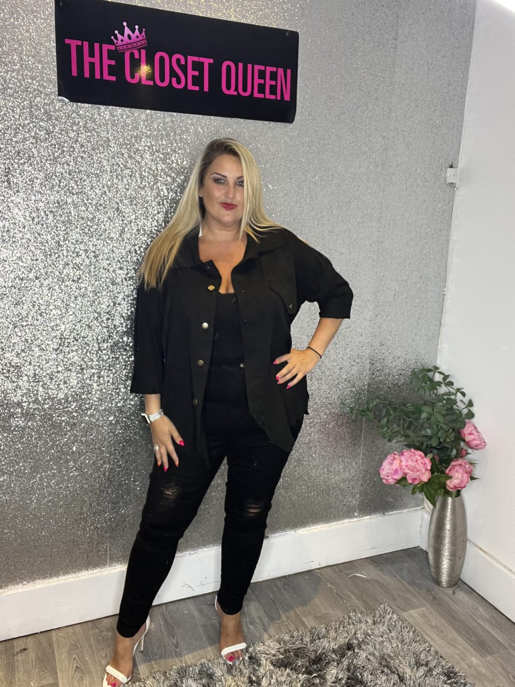 Queenie Jeans Ripped Effect Black