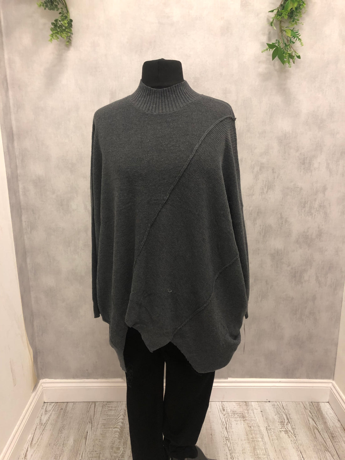 Fan Neck Rib Jumper