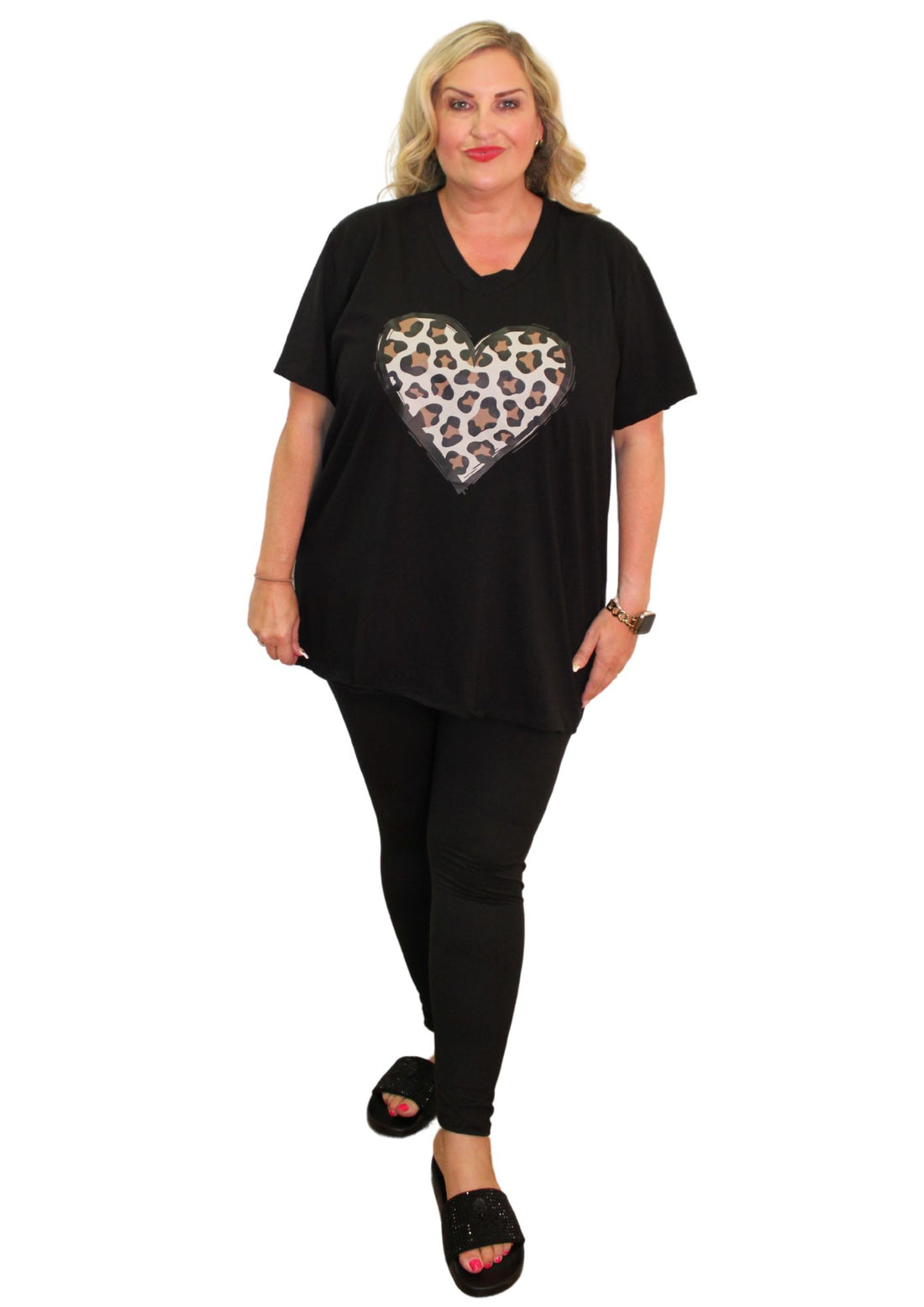 Dee T-Shirt V Neck Leopard Heart Print
