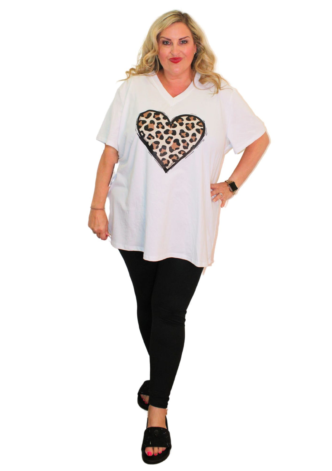 Dee T-Shirt V Neck Leopard Heart Print