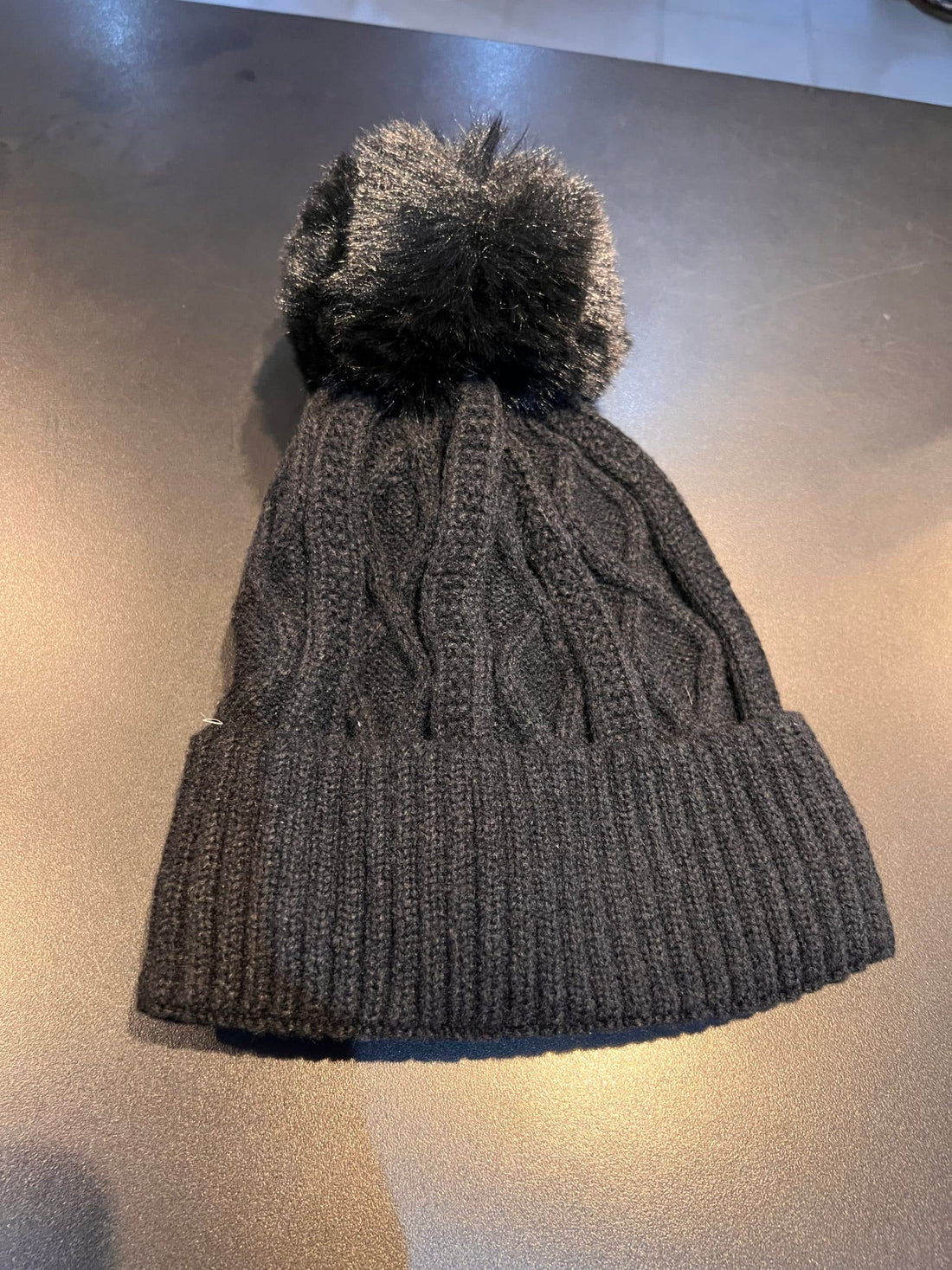 CABLE POM HAT