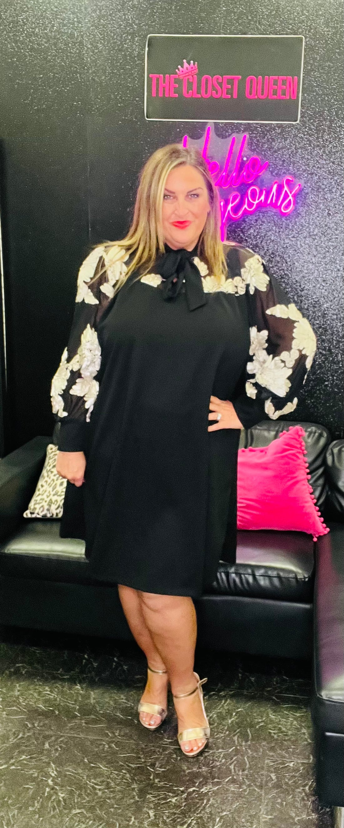 Embossed flower sleeve bow dress